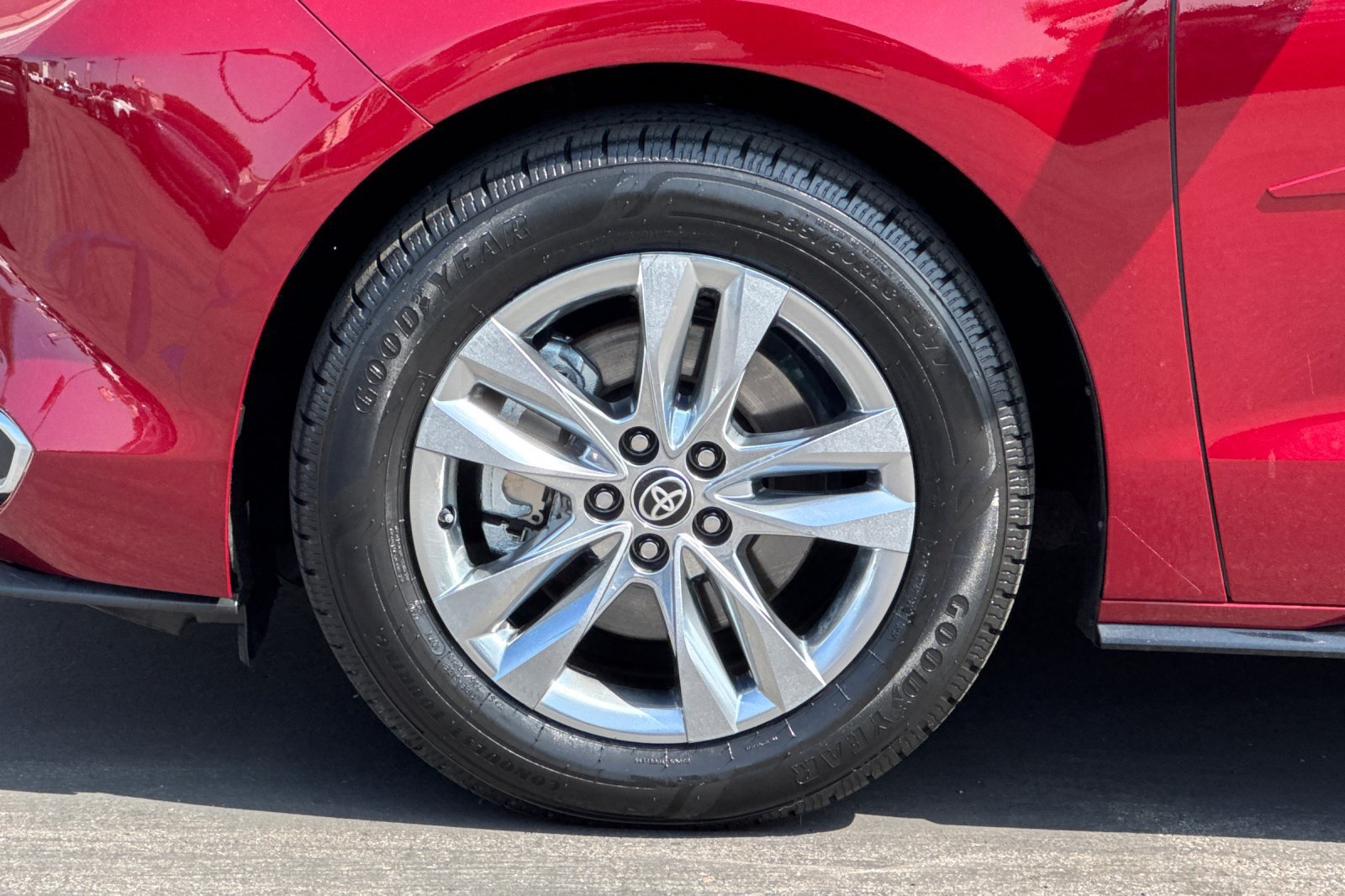 Certified 2024 Toyota Sienna Limited FWD image 35