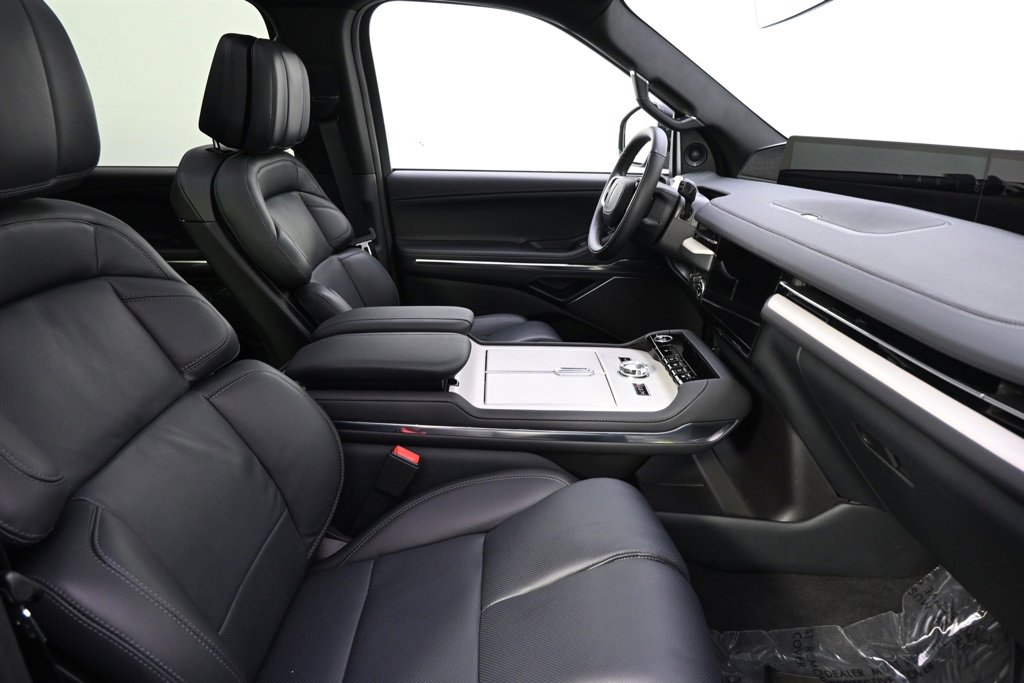 New 2025 Lincoln Navigator Reserve w/ Jet Appearance Package image 16