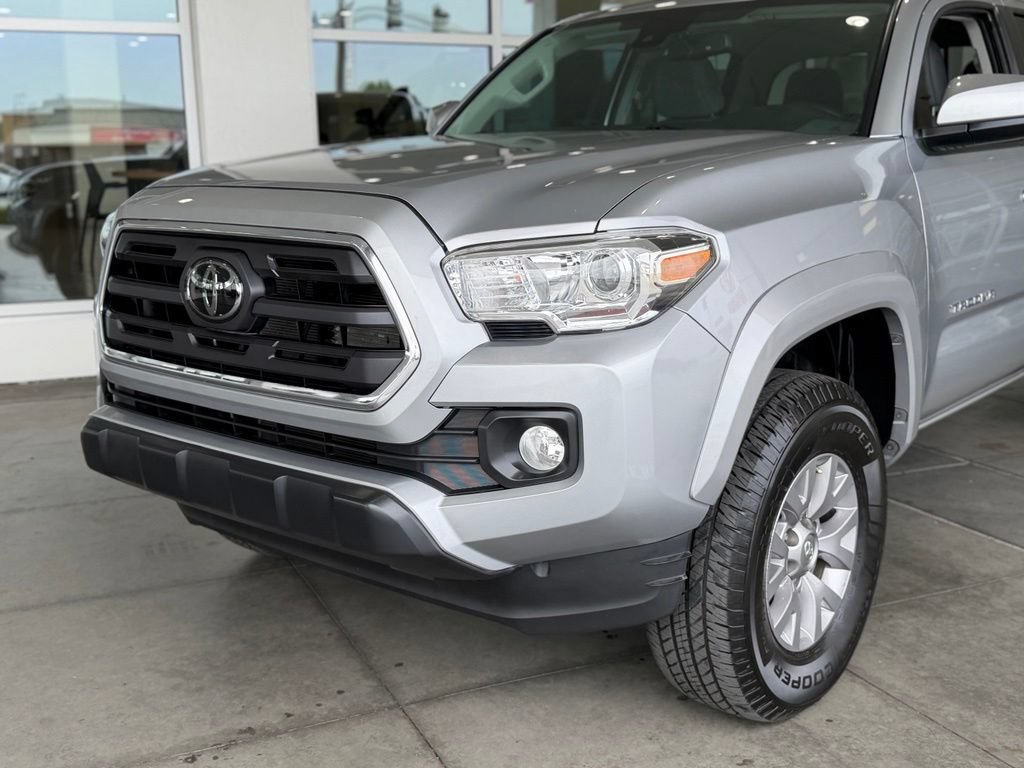 Certified 2019 Toyota Tacoma SR5 AWD/4WD image 3