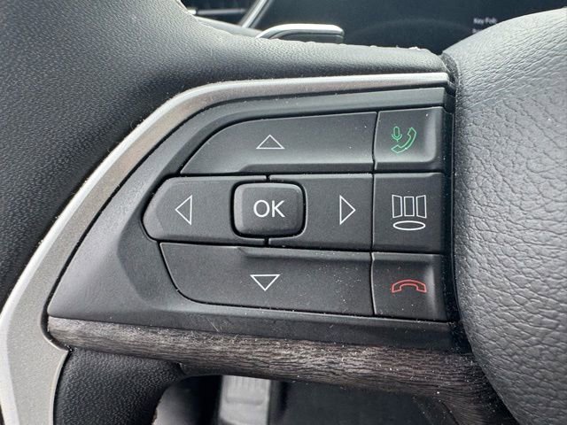 Used 2023 Jeep Grand Cherokee L Limited w/ Luxury Tech Group II image 32