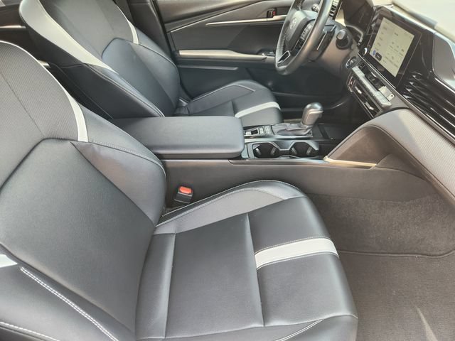 Used 2025 Toyota Camry SE w/ Convenience Package FWD image 13
