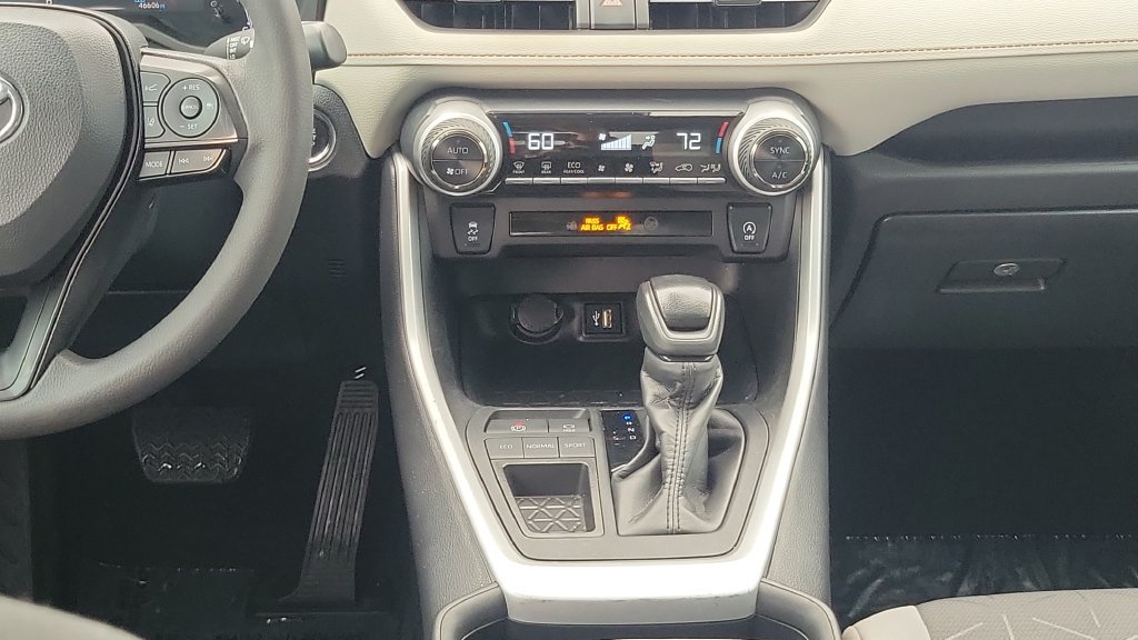 Used 2024 Toyota RAV4 XLE FWD image 14