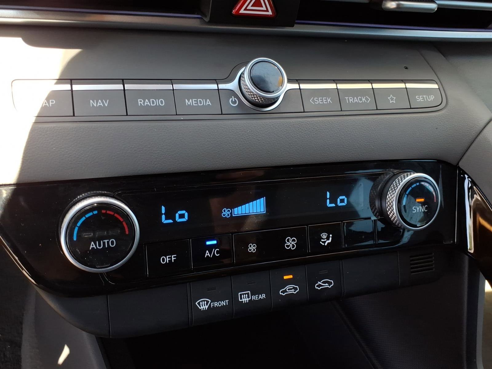Certified 2024 Hyundai Elantra Blue FWD image 23