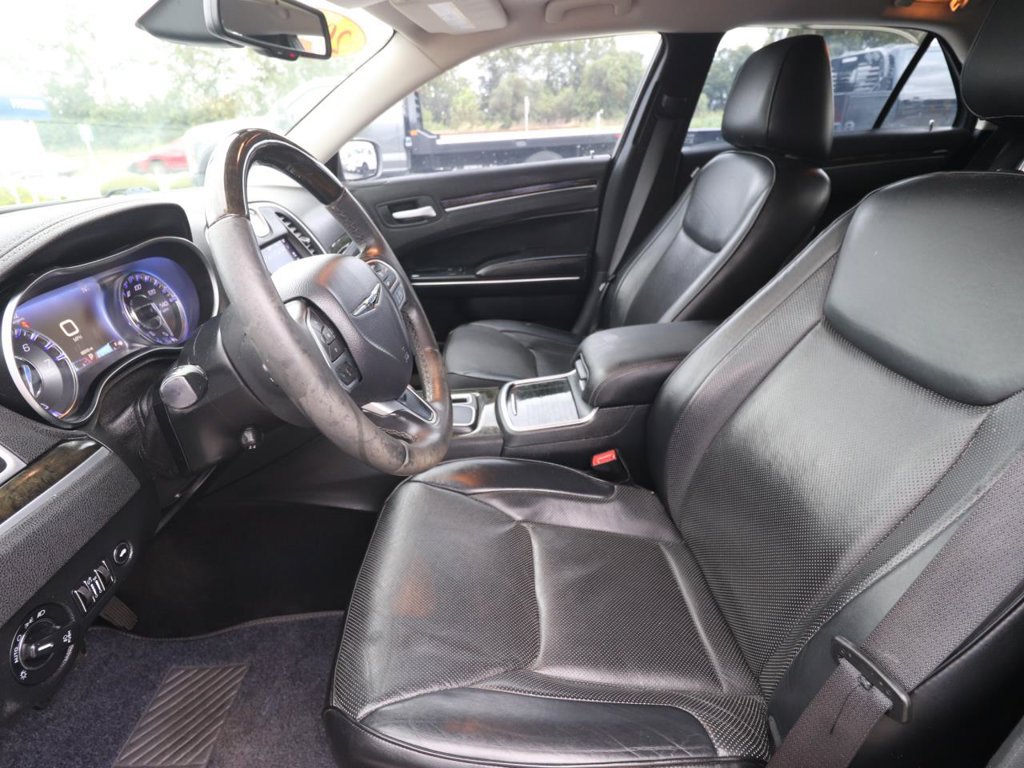 Used 2017 Chrysler 300 C RWD image 2