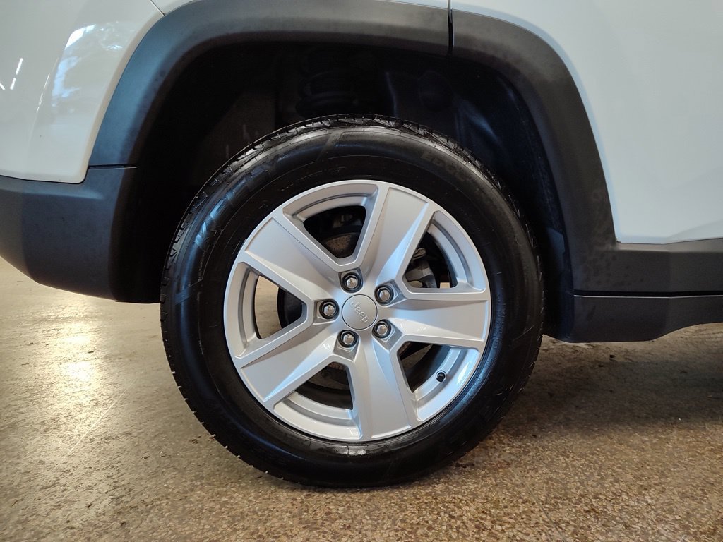Used 2022 Jeep Compass Latitude AWD/4WD image 23