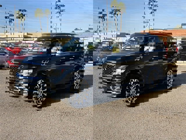 Used 2017 INFINITI QX80 Base w/ Deluxe Technology Package image 2