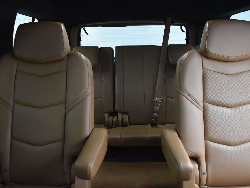 Used 2017 Cadillac Escalade Platinum image 31