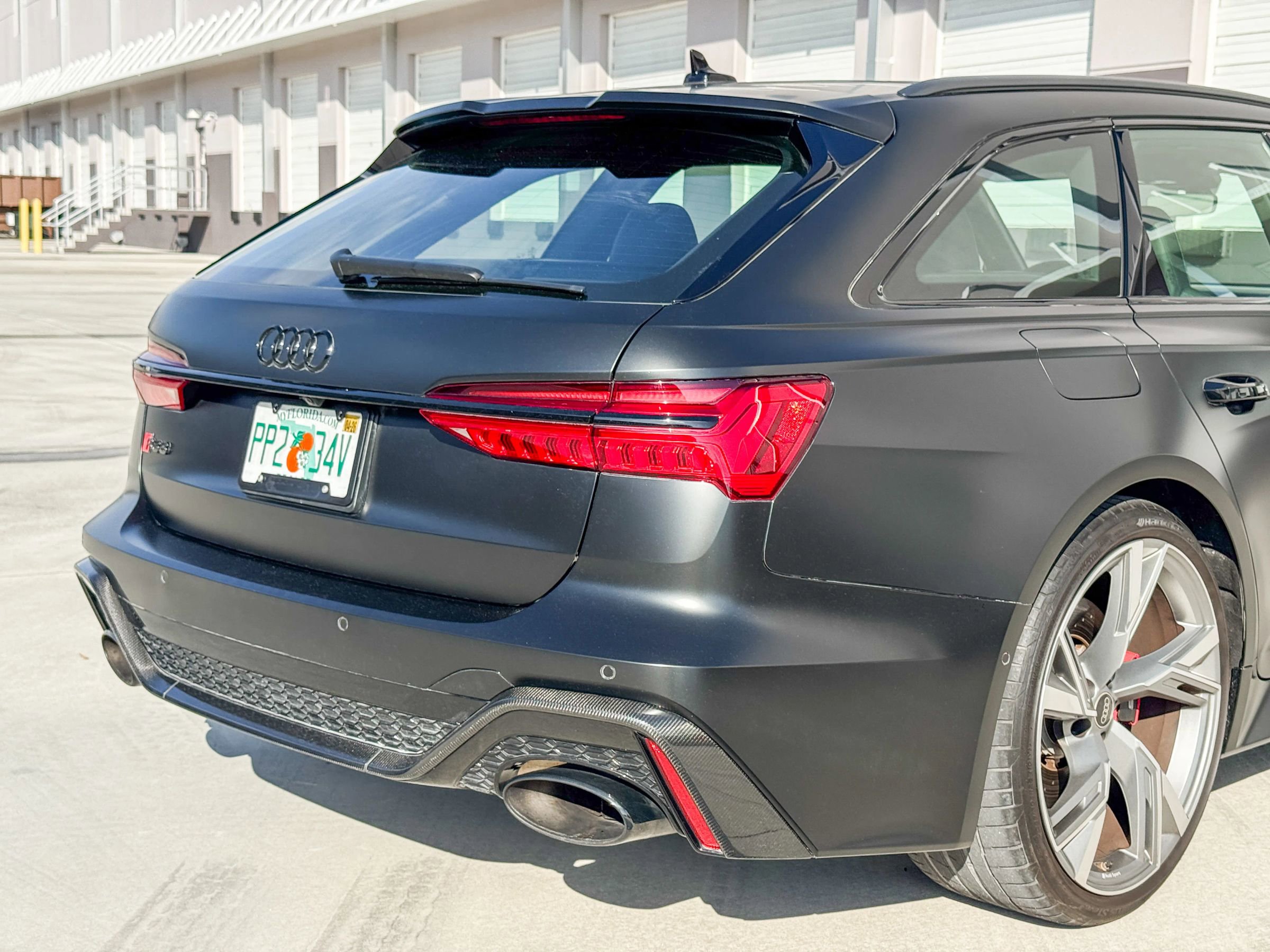 Used 2023 Audi RS 6 w/ Carbon Optic Package image 40