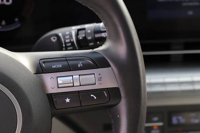 Used 2025 Hyundai Kona SEL image 24