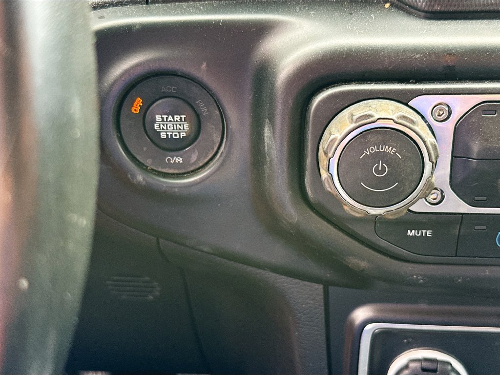 Certified 2022 Jeep Wrangler Unlimited Sahara AWD/4WD image 15