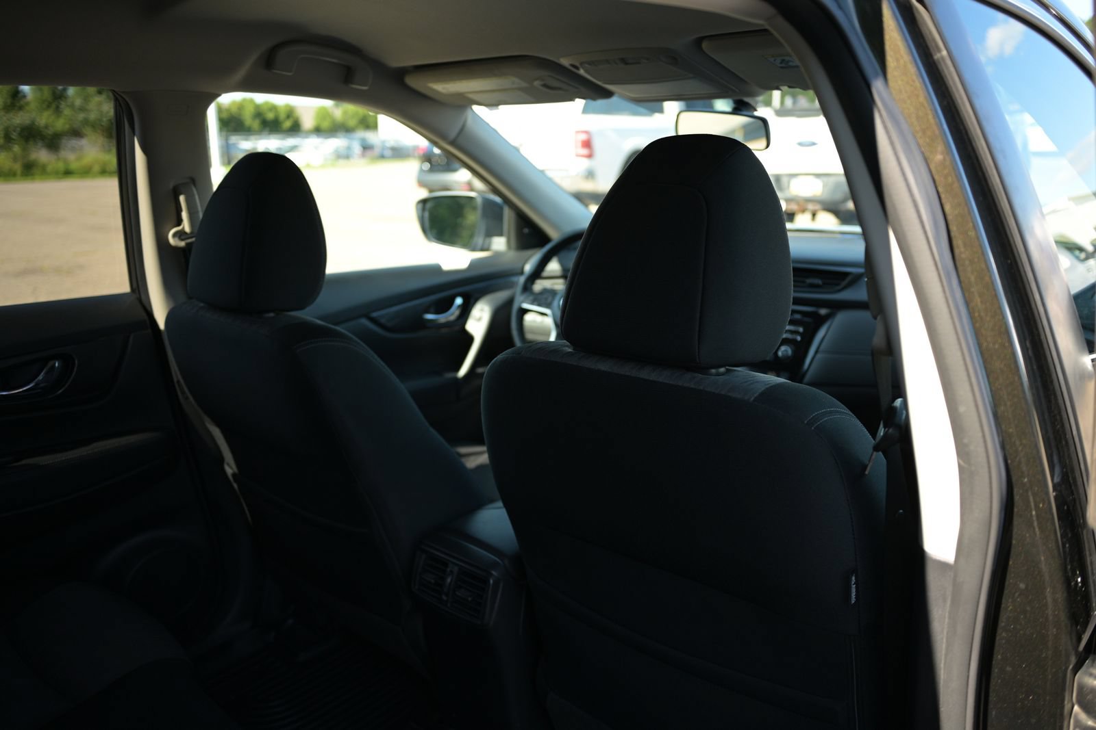 Used 2017 Nissan Rogue SV AWD/4WD image 42