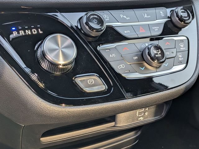 New 2026 Chrysler Pacifica Select image 21