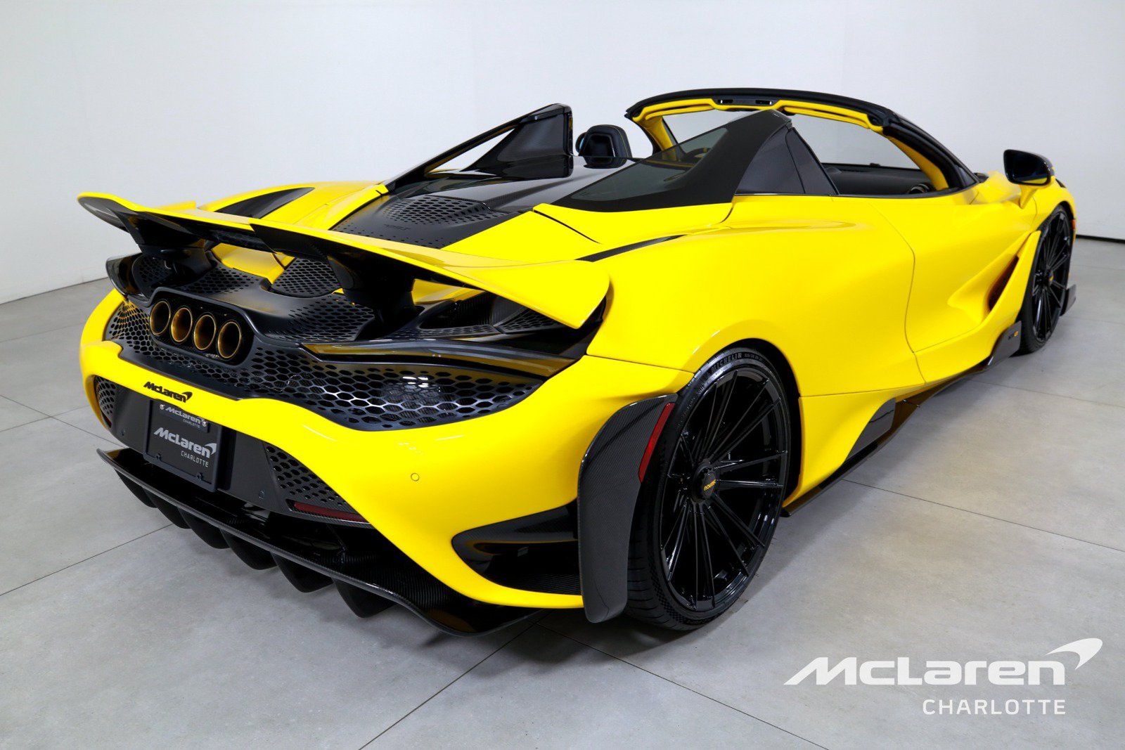 Used 2022 McLaren 765LT RWD image 10