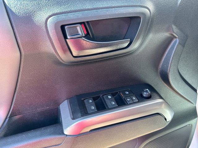 Used 2022 Toyota Tacoma SR5 RWD image 11