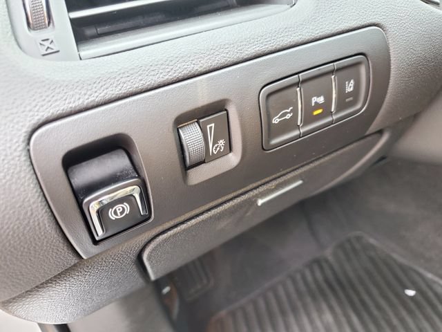 Certified 2017 Chevrolet Impala Premier w/ Enhanced Convenience Package FWD image 25