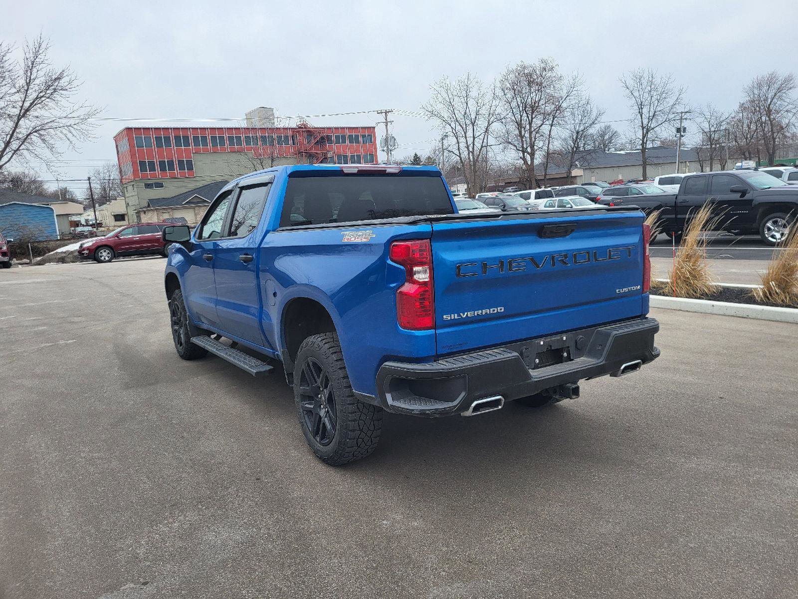 Used 2023 Chevrolet Silverado 1500 Custom Trail Boss w/ LPO, Dark Essentials Package image 5