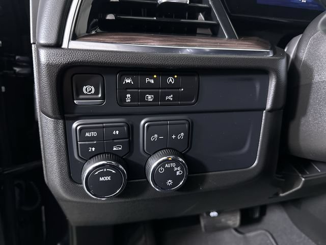 Used 2025 Chevrolet Suburban LT AWD/4WD image 18