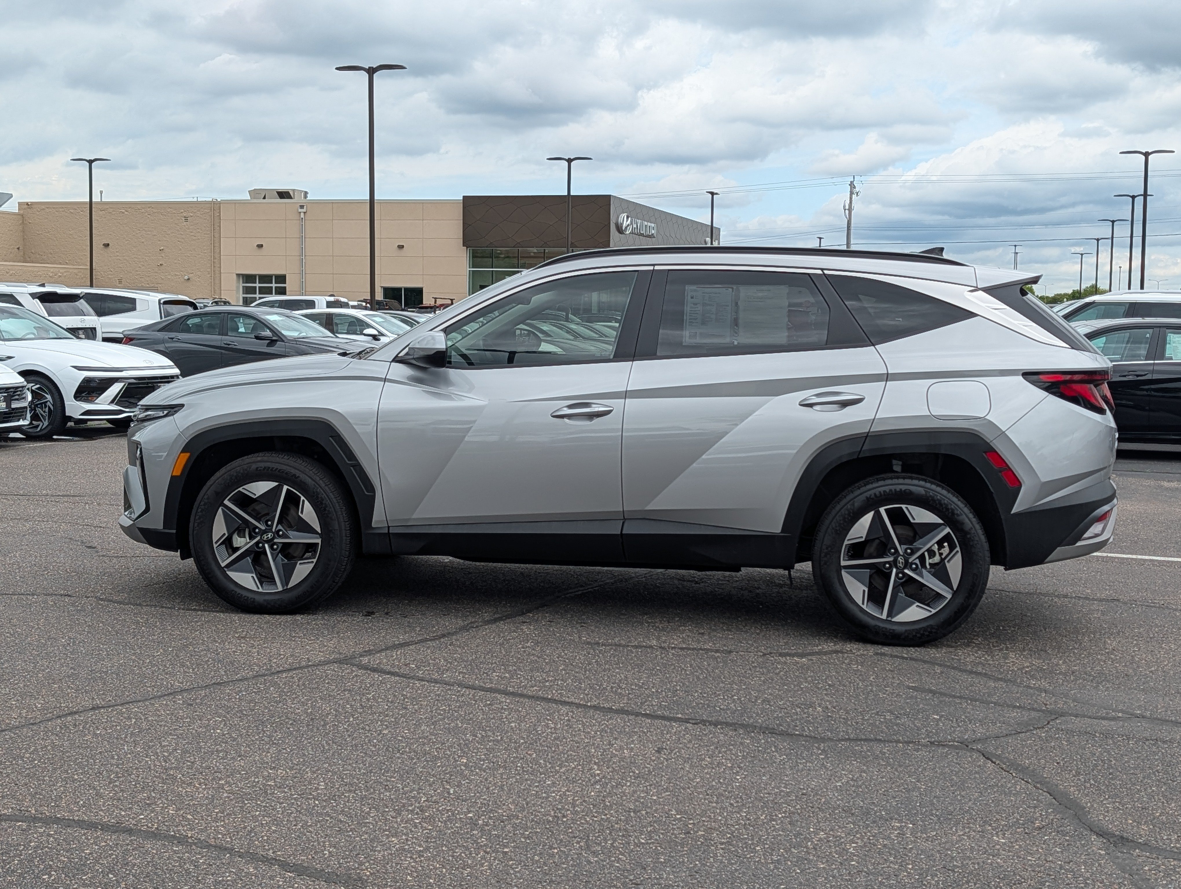 Used 2025 Hyundai Tucson SEL AWD/4WD image 2