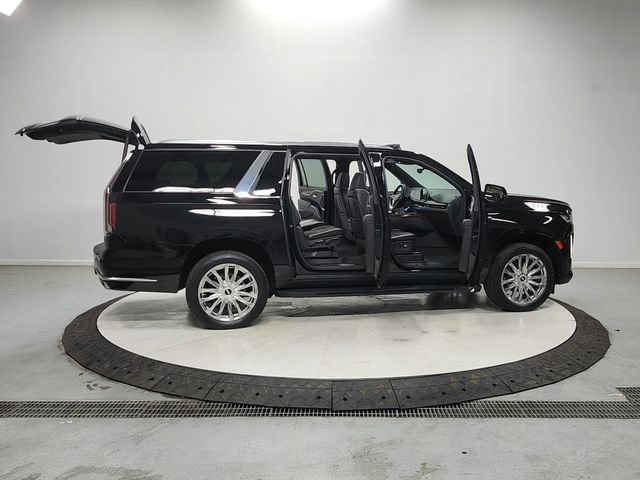 Used 2023 Cadillac Escalade ESV Premium Luxury RWD image 16