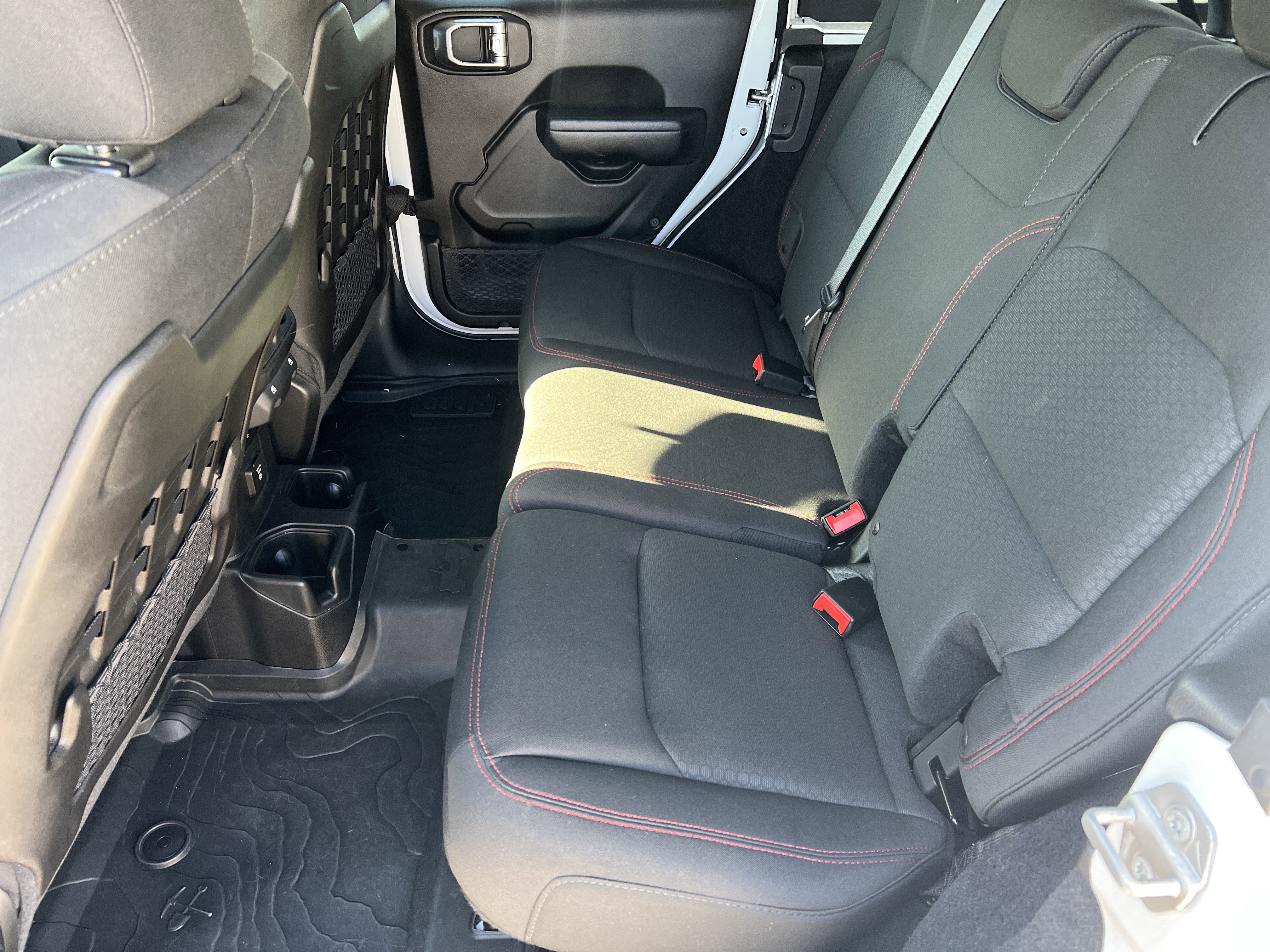 Used 2018 Jeep Wrangler Unlimited Rubicon AWD/4WD image 31