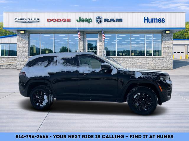 New 2025 Jeep Grand Cherokee Altitude image 2
