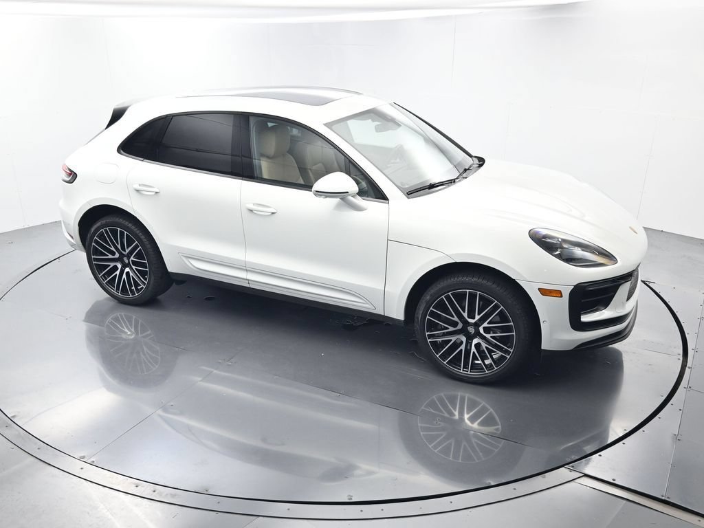 Certified 2024 Porsche Macan AWD/4WD image 42