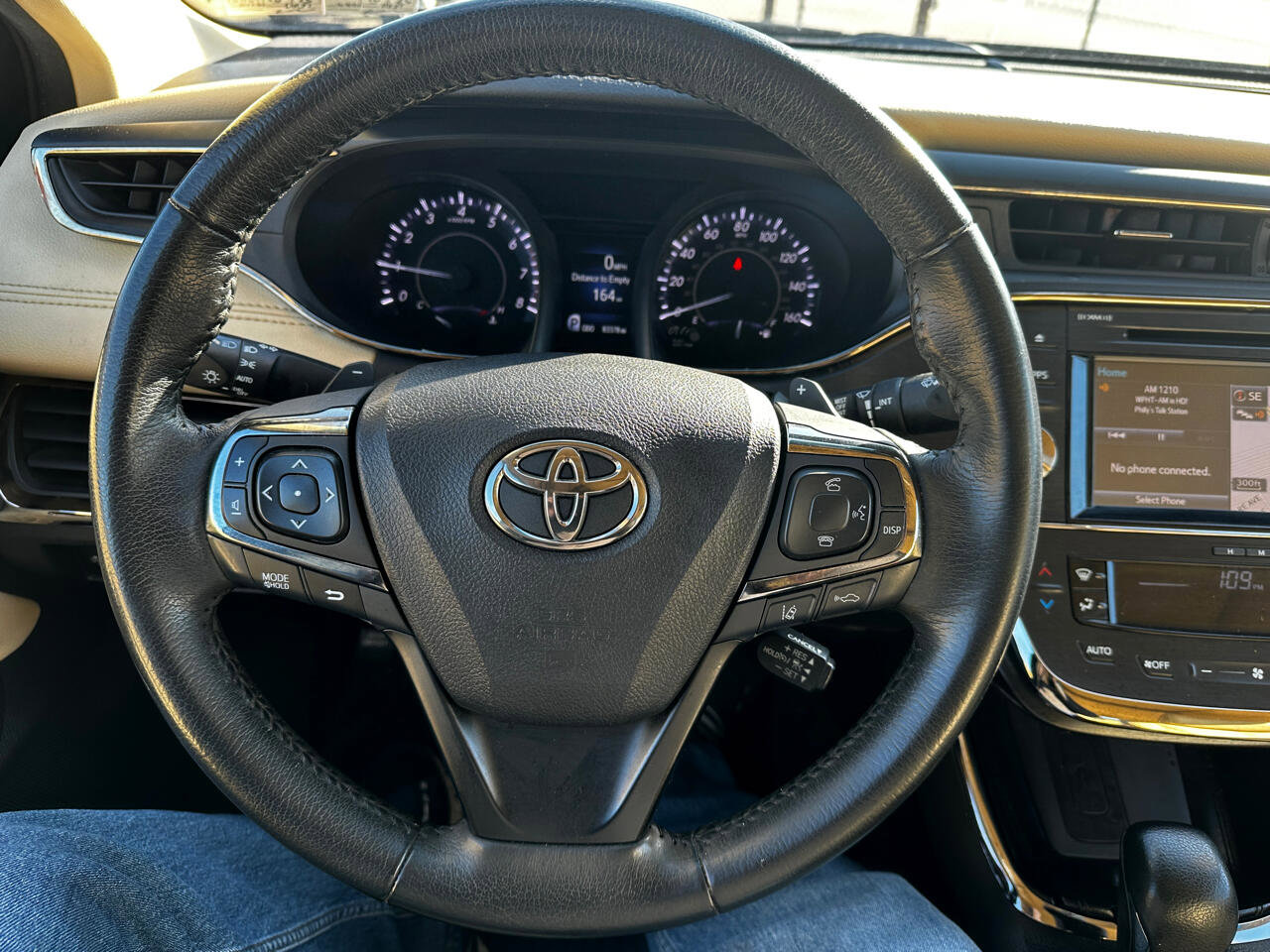 Used 2018 Toyota Avalon XLE image 11