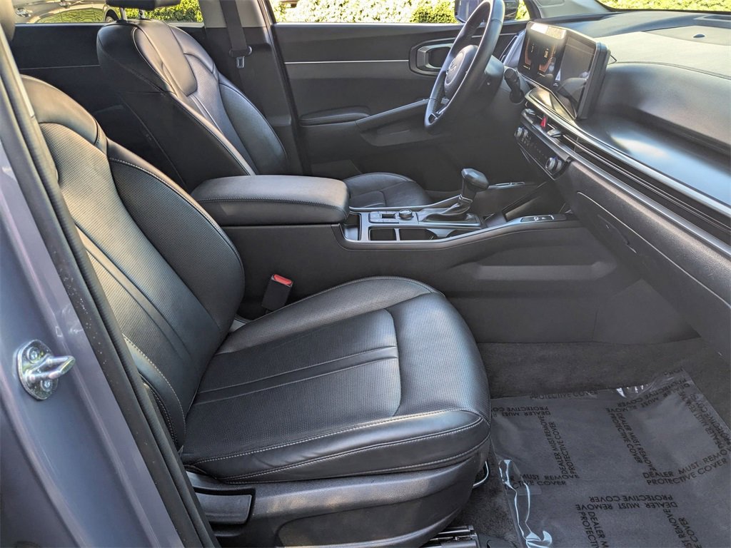 Used 2024 Kia Sorento S image 32
