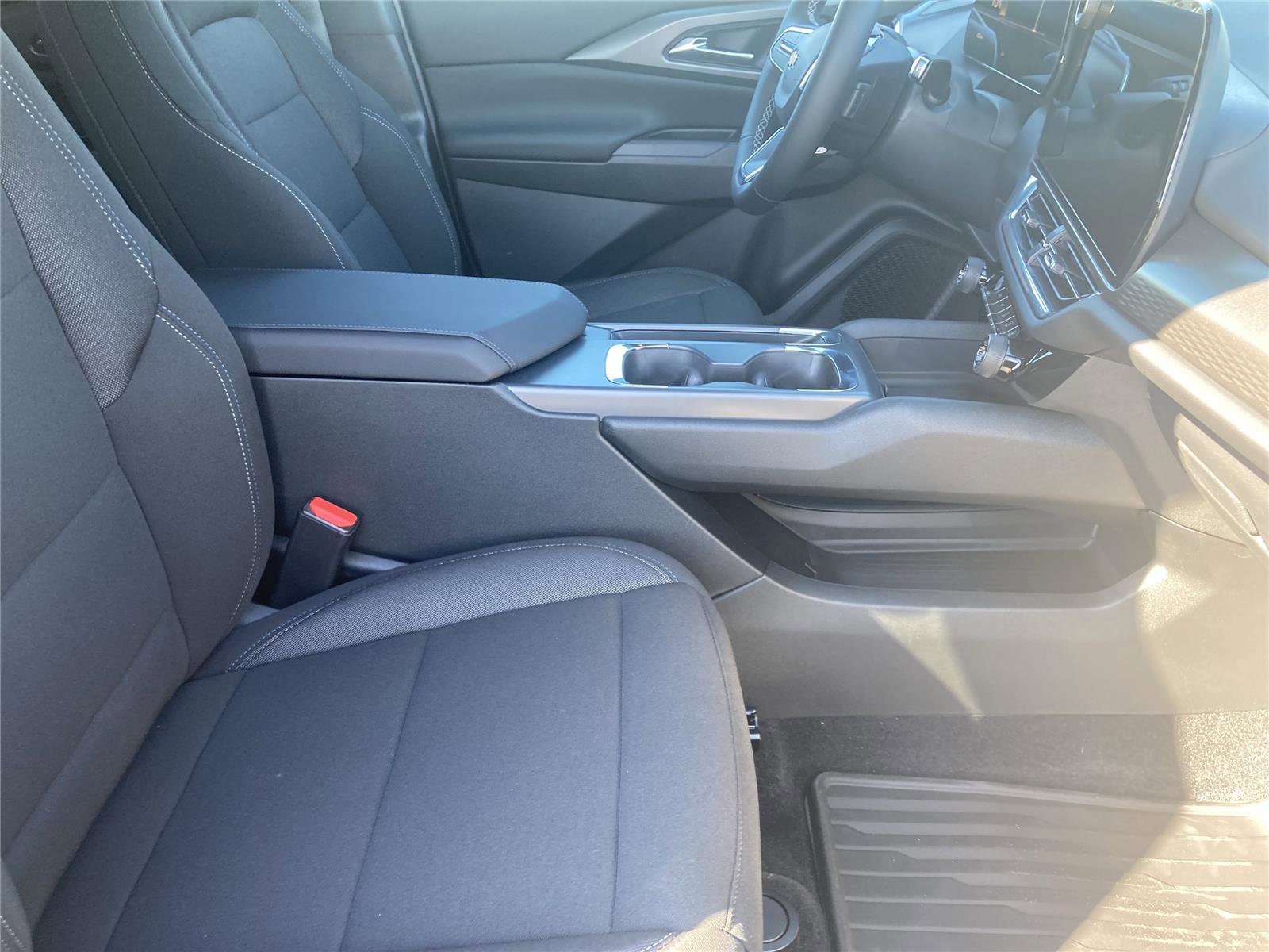 New 2026 Chevrolet Equinox EV LT image 30