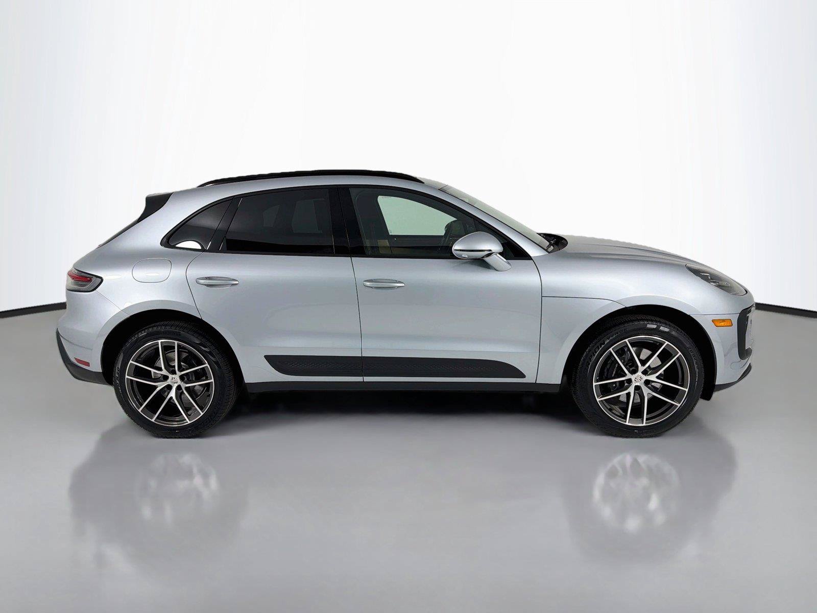 Certified 2026 Porsche Macan Turbo AWD/4WD image 31