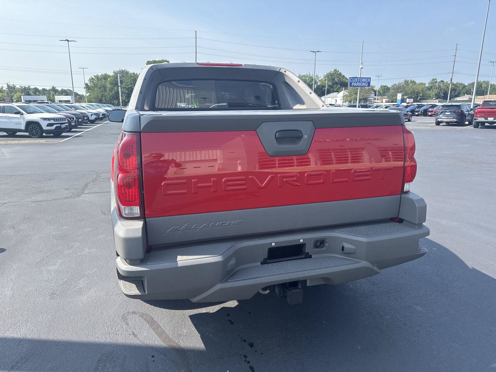 Used 2002 Chevrolet Avalanche 4x4 w/ Off-Road Suspension Pkg image 3