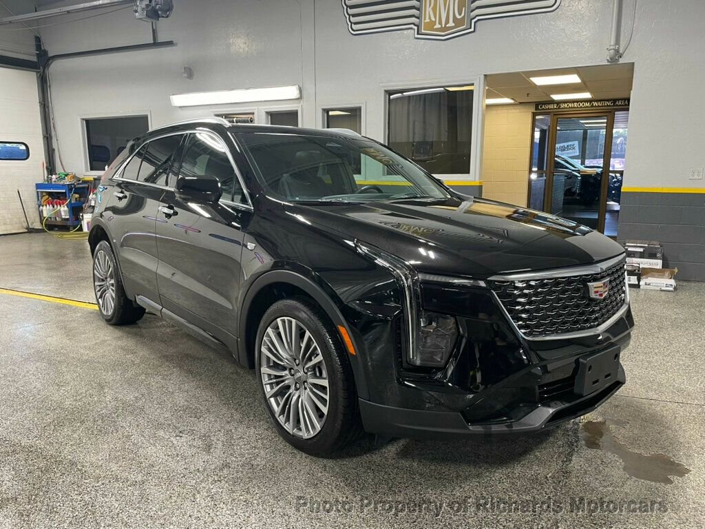 Used 2024 Cadillac XT4 Premium Luxury image 1