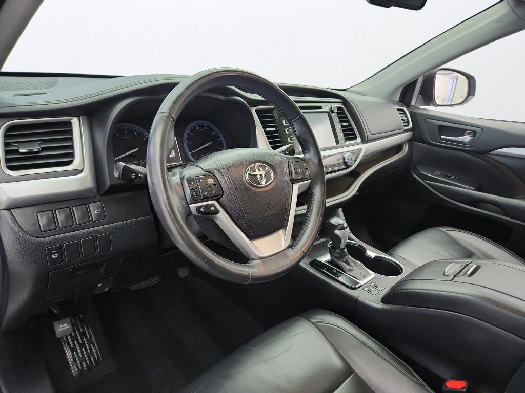 Used 2015 Toyota Highlander XLE AWD/4WD image 9