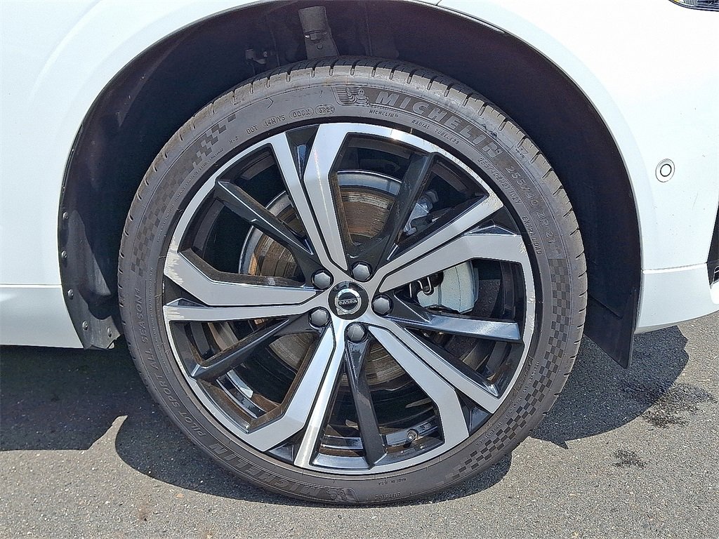 Used 2022 Volvo XC60 T8 R-Design w/ Advanced Package image 9
