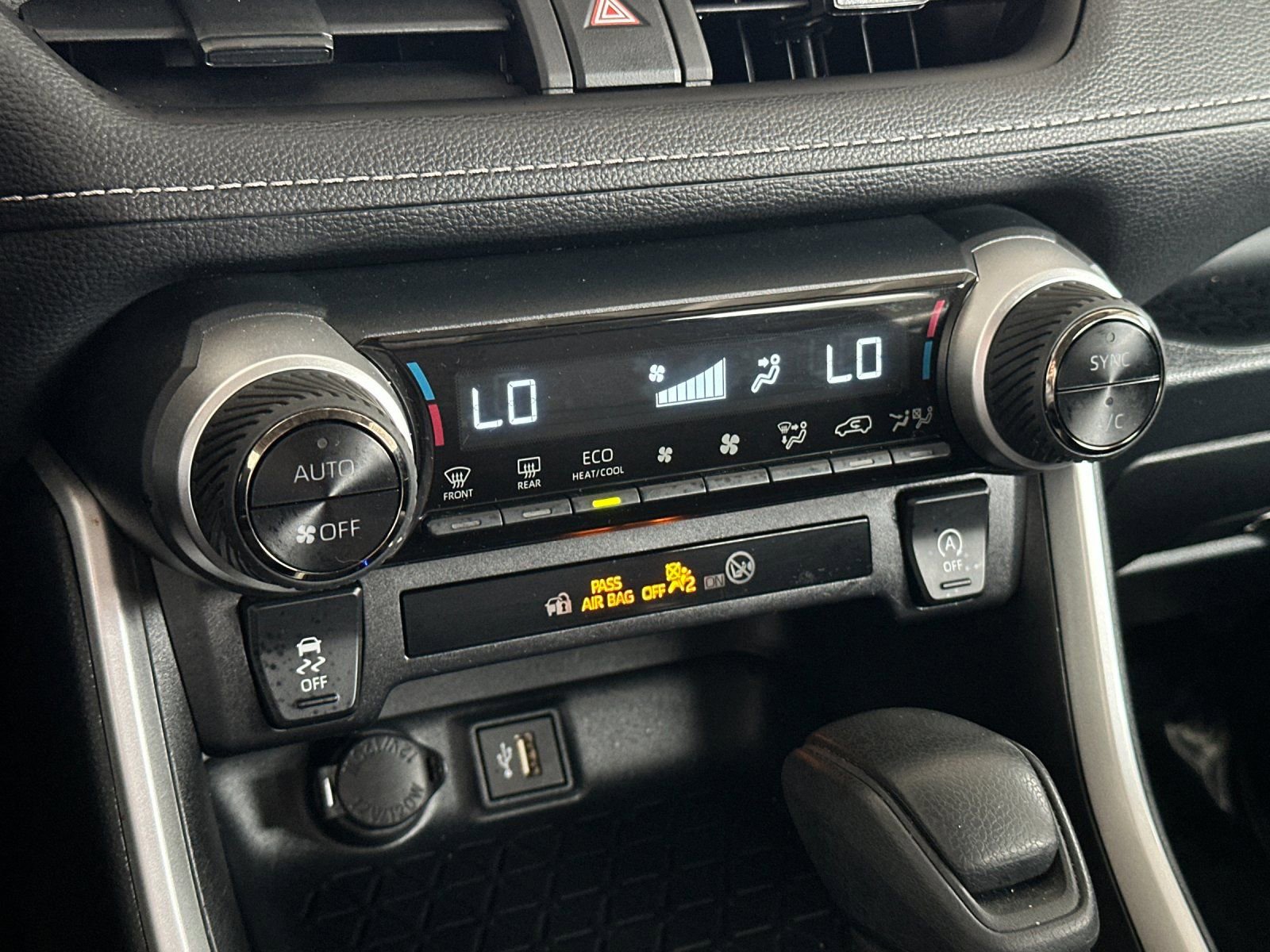 Used 2025 Toyota RAV4 XLE FWD image 18