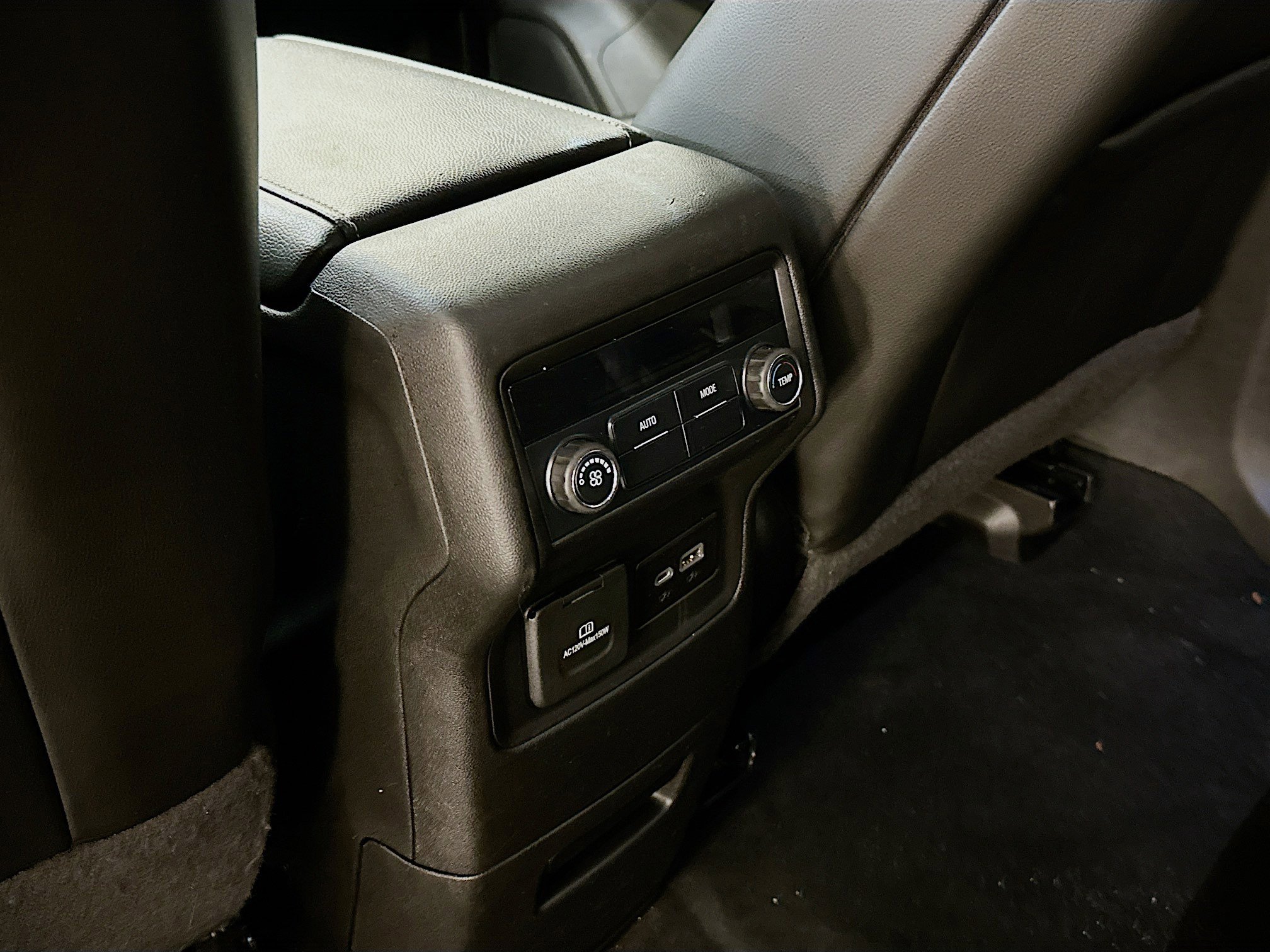 Used 2021 GMC Acadia SLT w/ Elevation Edition image 28