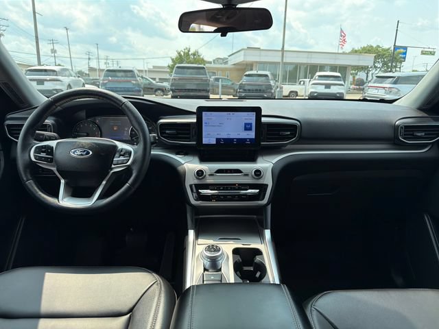 Used 2023 Ford Explorer XLT w/ Equipment Group 202A AWD/4WD image 15