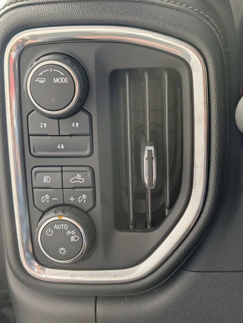 Used 2022 Chevrolet Silverado 2500 LT w/ Convenience Package image 15