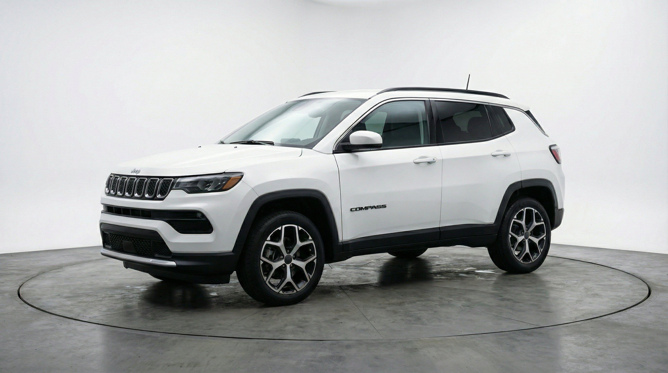 Used 2025 Jeep Compass Limited AWD/4WD image 3
