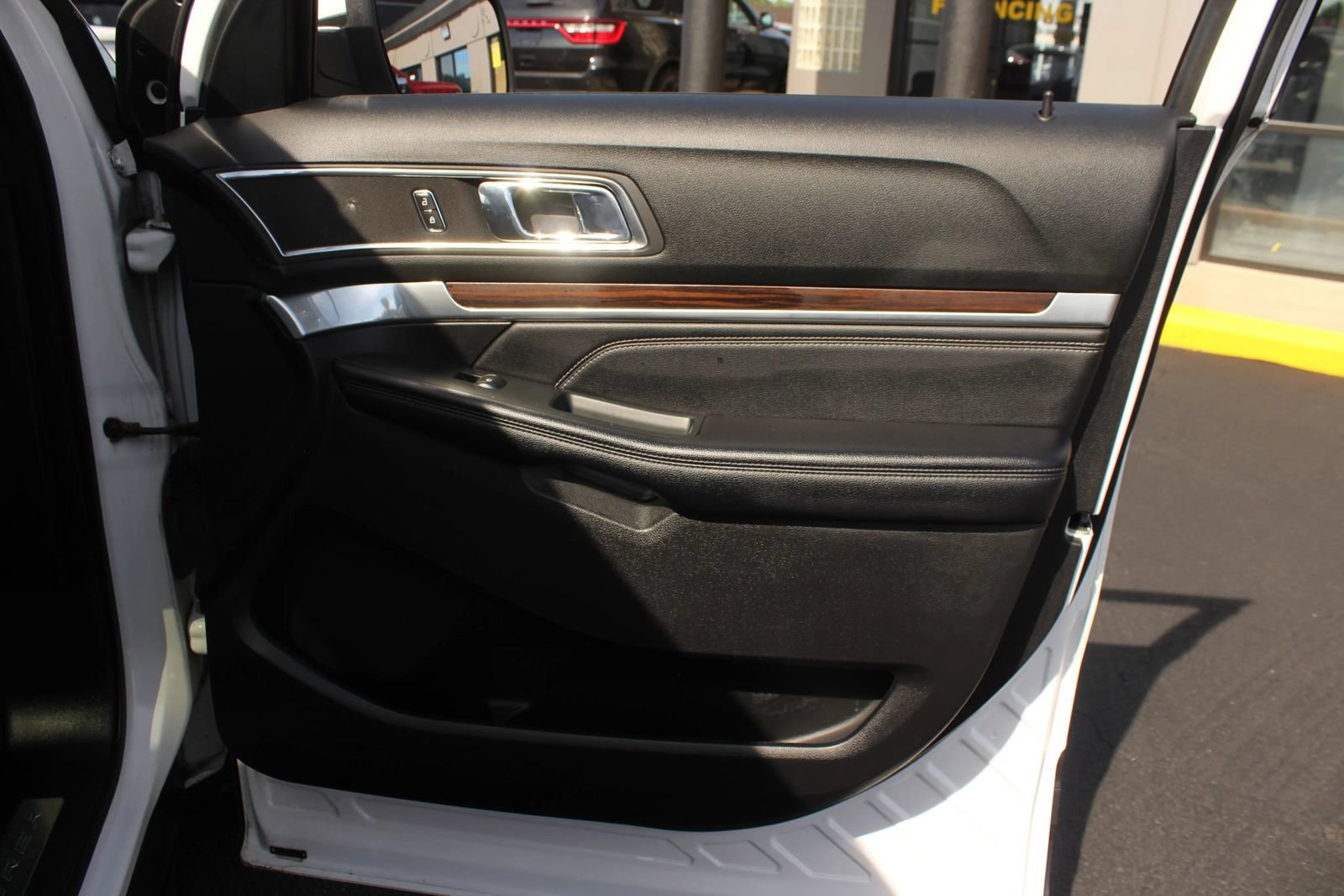 Used 2018 Ford Explorer Limited w/ Equipment Group 301A AWD/4WD image 15