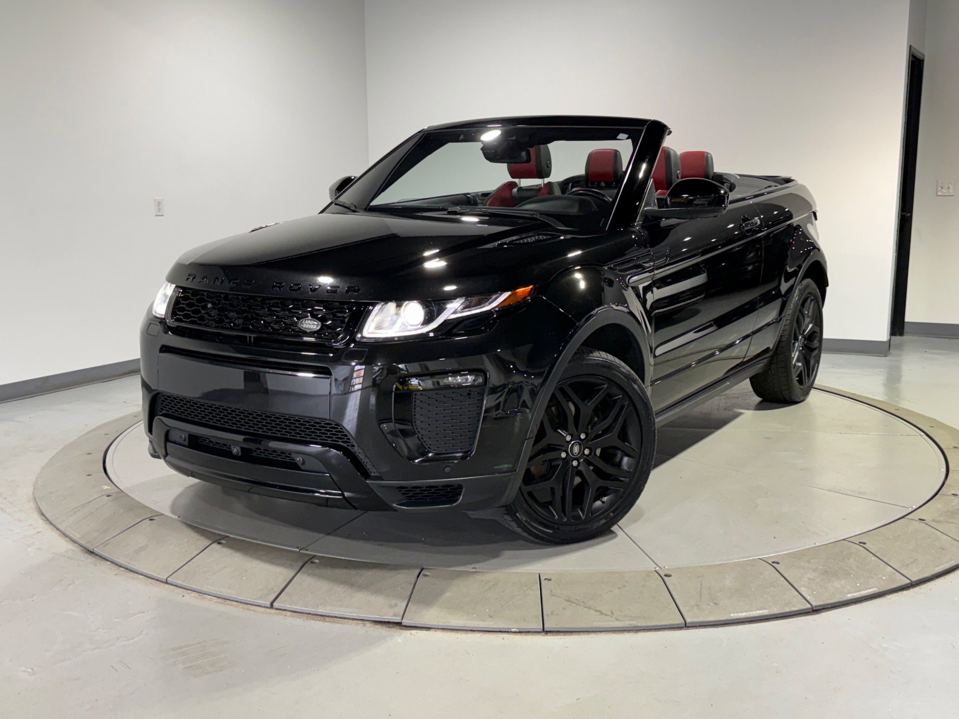 Used 2018 Land Rover Range Rover Evoque HSE Dynamic image 2
