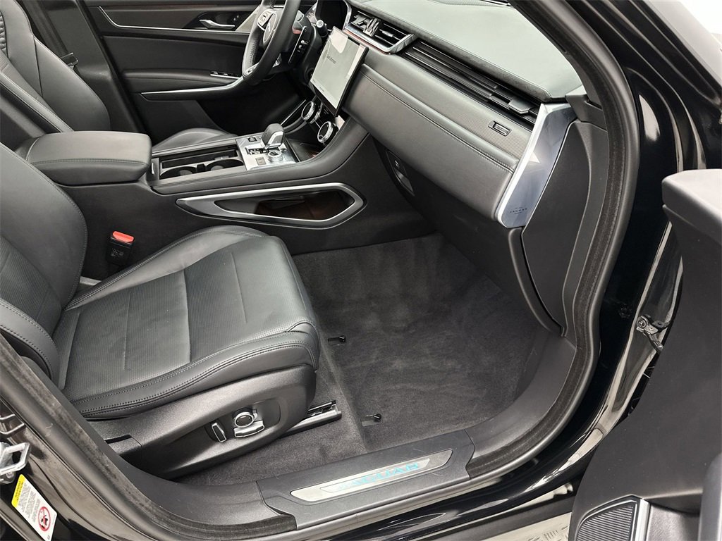 Used 2023 Jaguar F-PACE SVR image 25