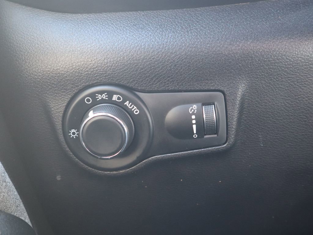 Used 2024 Jeep Compass Sport image 21