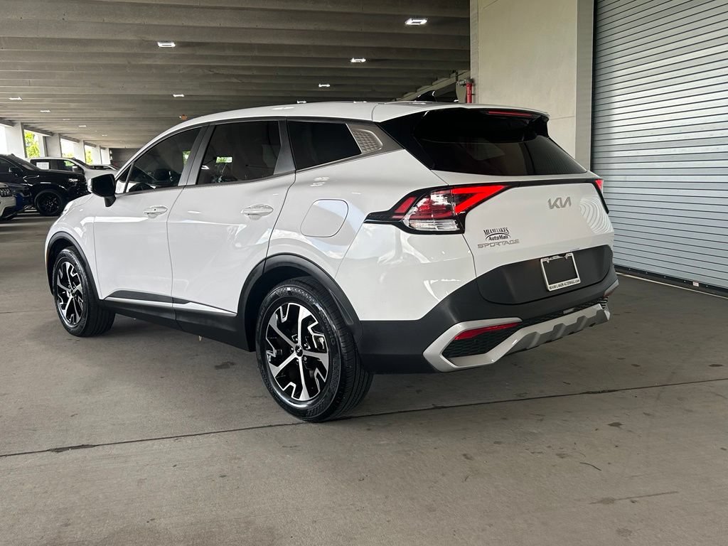 Used 2024 Kia Sportage EX FWD image 3