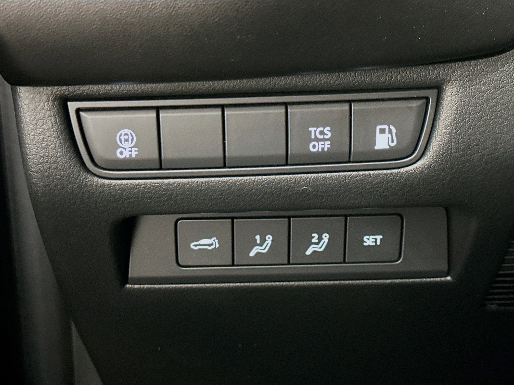 Used 2025 MAZDA CX-50 AWD 2.5 Hybrid w/ Premium Pkg image 17