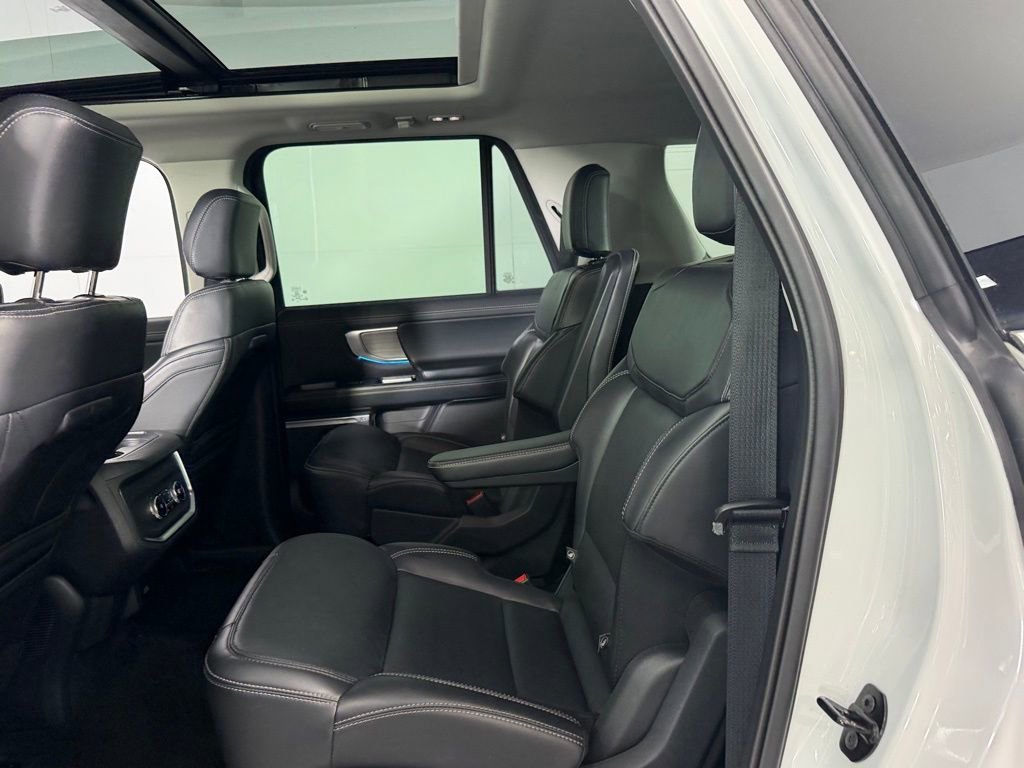 Used 2025 Ford Expedition Max Platinum AWD/4WD image 21