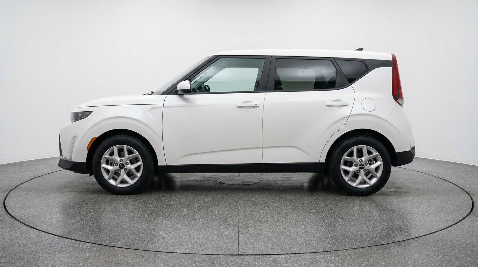 Used 2025 Kia Soul LX w/ LX Technology Package image 5