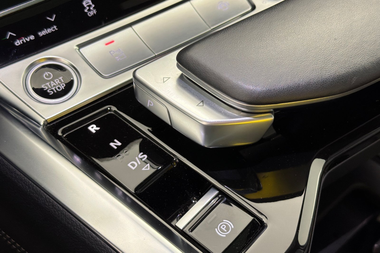Used 2023 Audi e-tron Premium Plus w/ Premium Plus Package AWD/4WD image 21