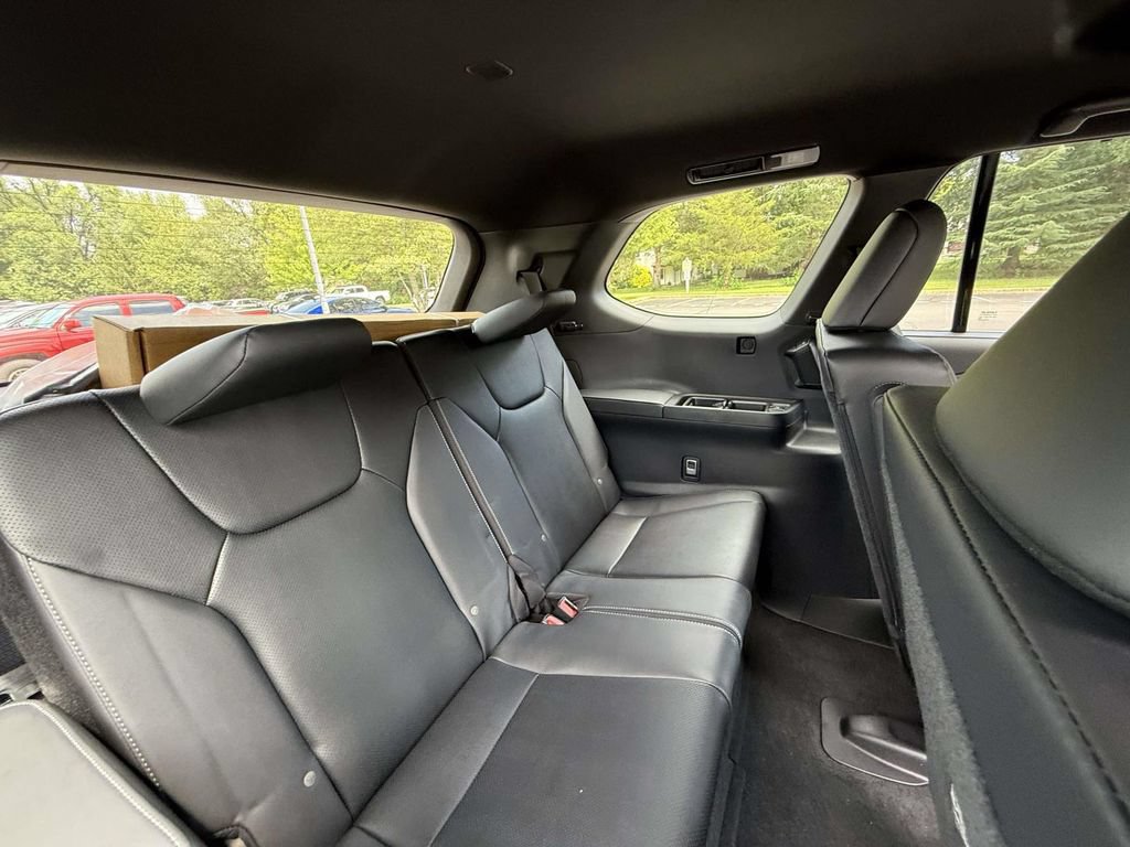 Used 2026 Lexus TX 500h AWD w/ Technology Package image 18