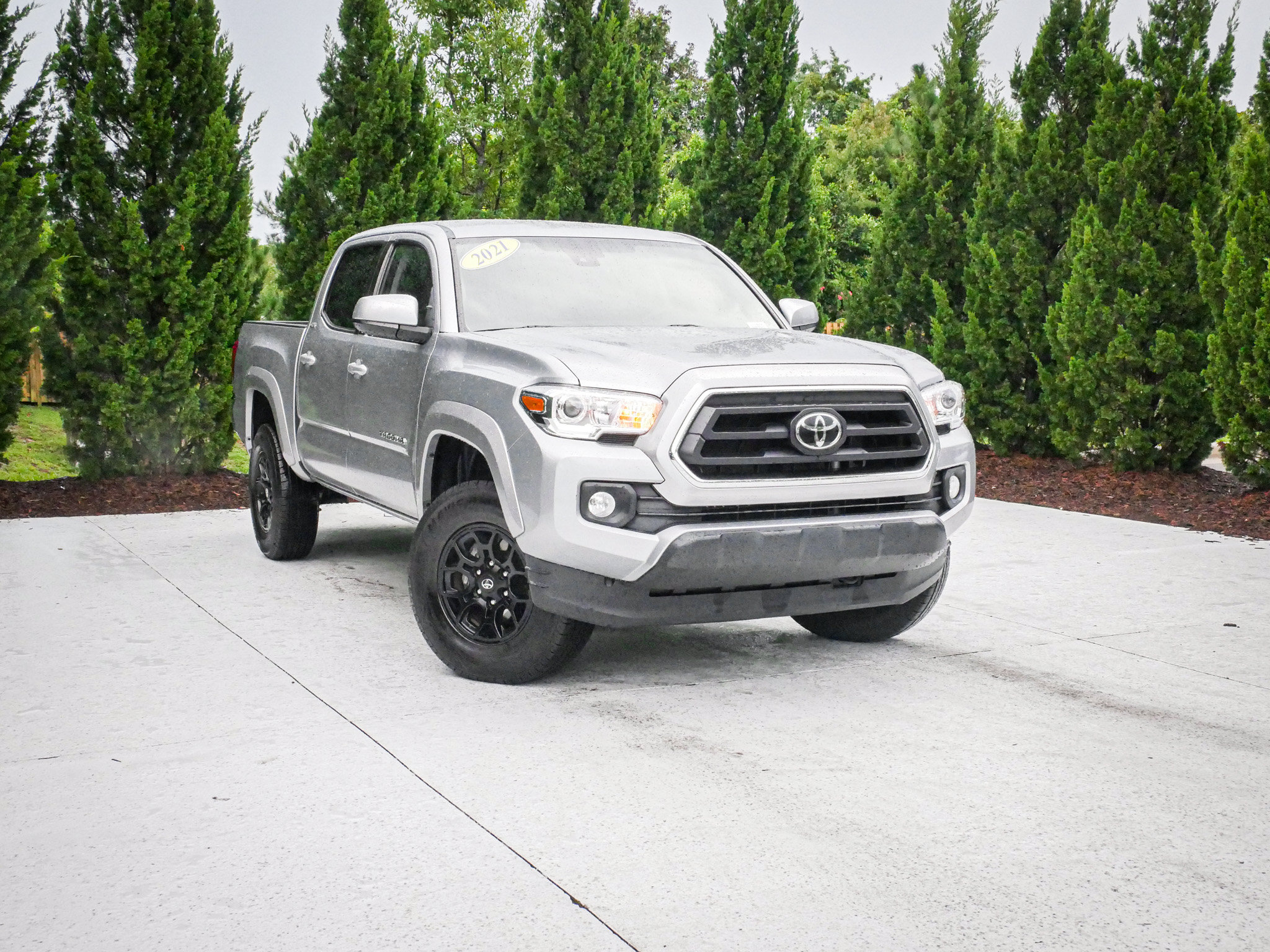 Used 2021 Toyota Tacoma SR5 RWD image 2